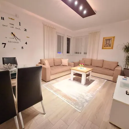 Address ゲストハウス 4*