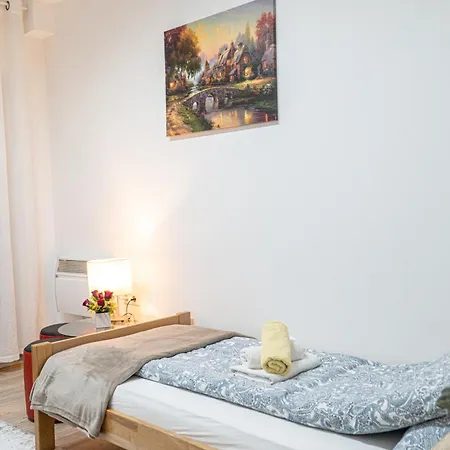 Address ゲストハウス 4*